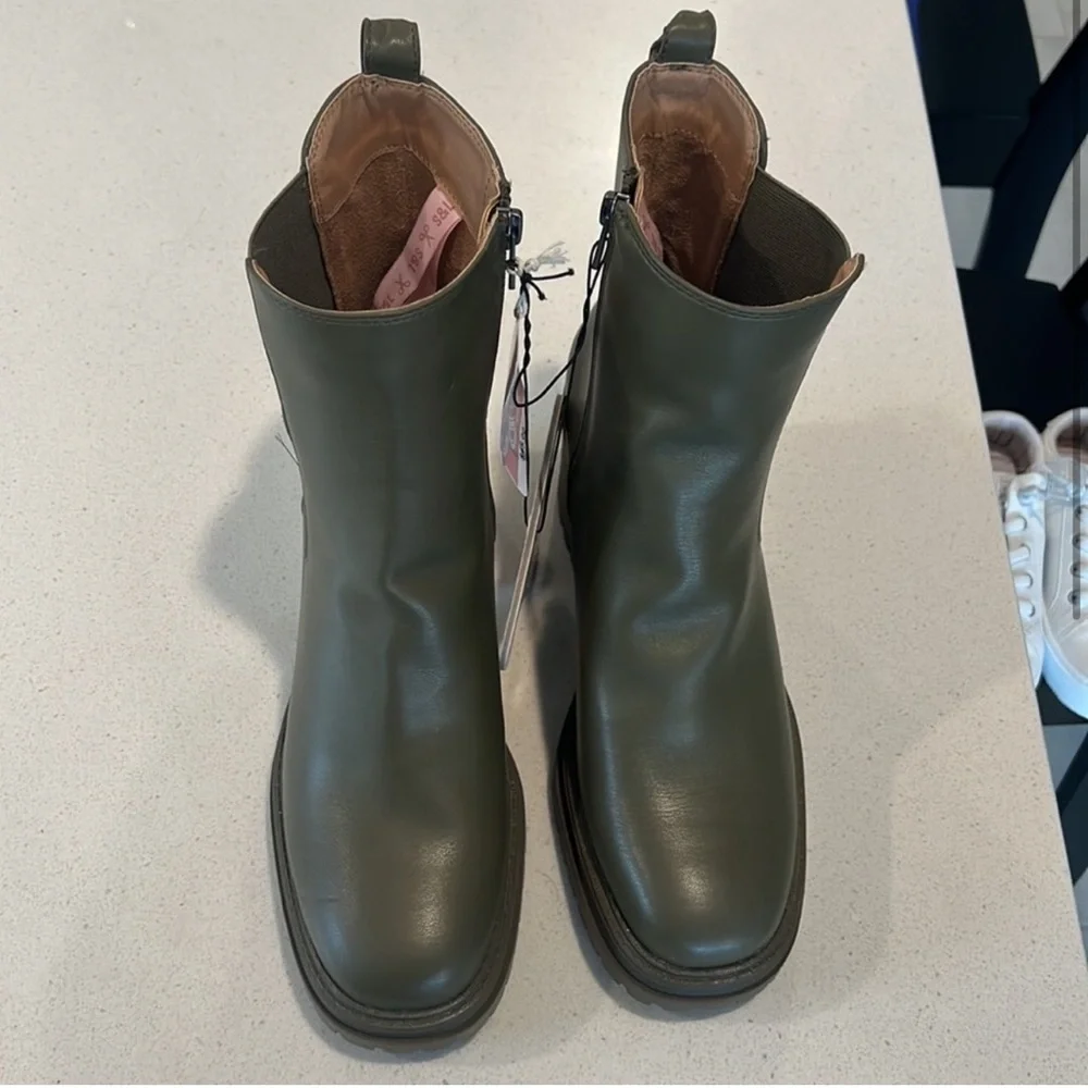 Olive Green Women's Ankle Boots - 10 - Picture 2 of 9